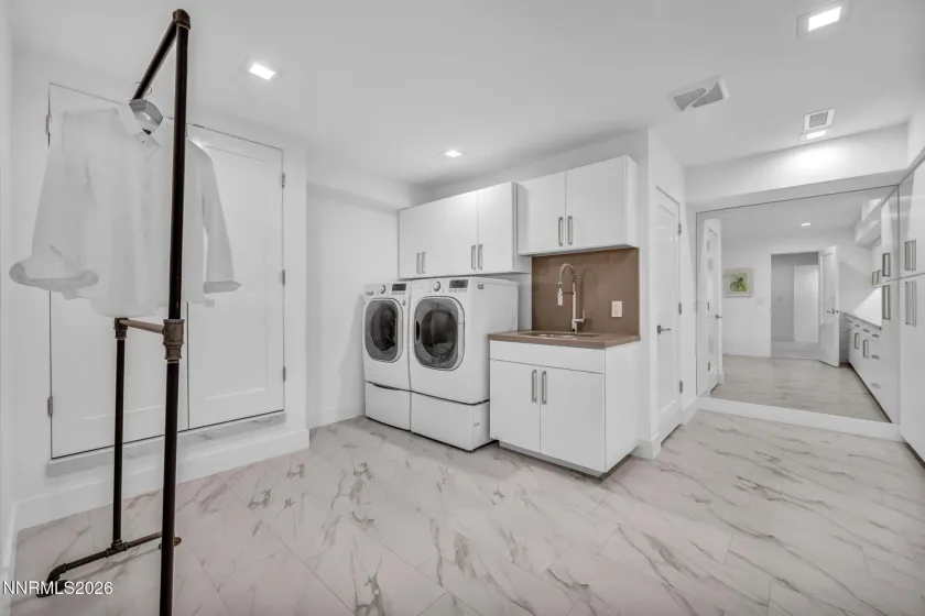 2040 Parkridge, Reno, Nevada 89509, 5 Bedrooms Bedrooms, ,4 BathroomsBathrooms,Residential,Residential,Parkridge,260004595