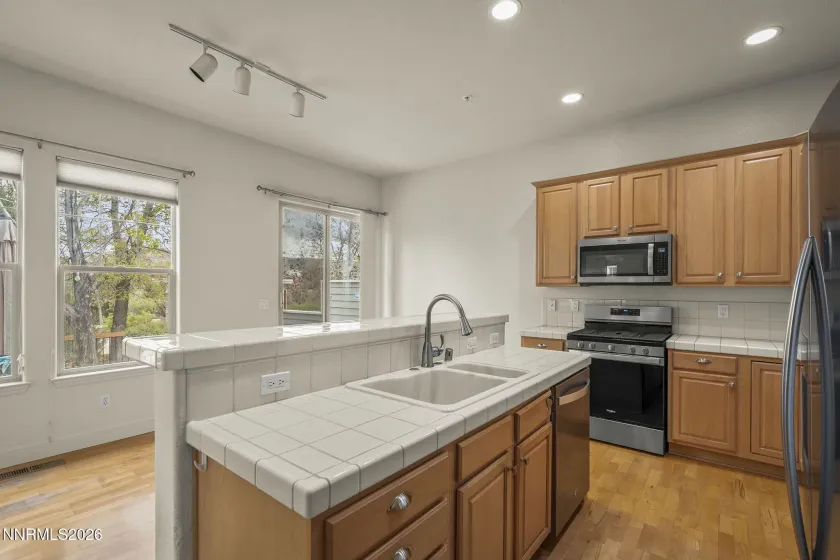 6516 Aston, Sparks, Nevada 89436, 3 Bedrooms Bedrooms, ,4 BathroomsBathrooms,Residential,Residential,Aston,260004573