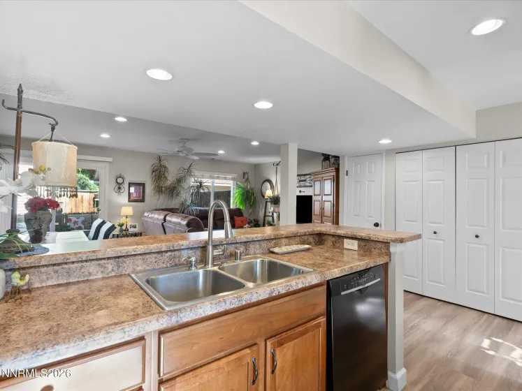 1122 Bradley, Sparks, Nevada 89434, 3 Bedrooms Bedrooms, ,2 BathroomsBathrooms,Residential,Residential,Bradley,260004615