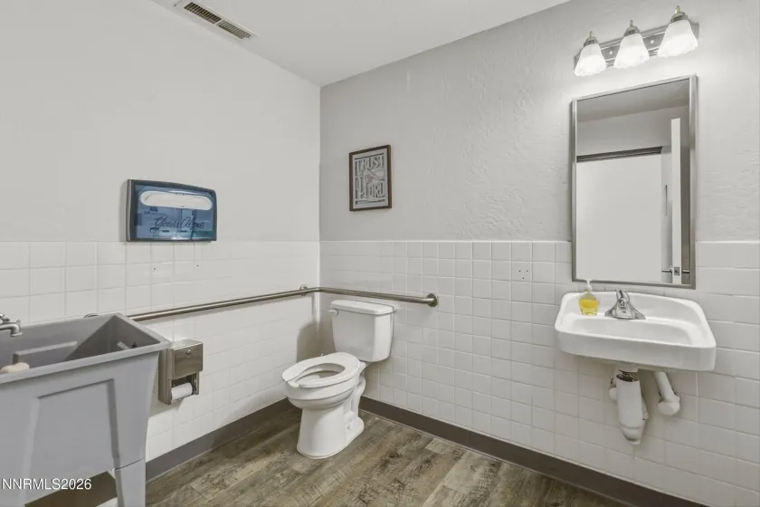 460 Main, Fernley, Nevada 89408, ,Commercial Sale,Residential,Main,260004620