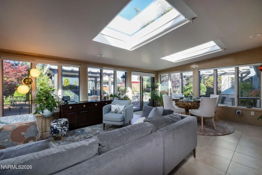 1435 Huntington, Reno, Nevada 89509, 4 Bedrooms Bedrooms, ,3 BathroomsBathrooms,Residential,Residential,Huntington,260004636