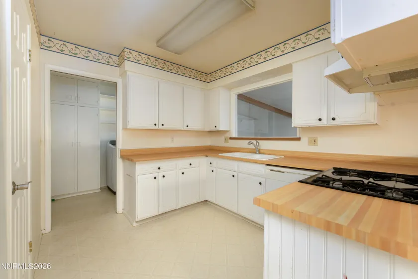 1118 Patton, Carson City, Nevada 89703, 4 Bedrooms Bedrooms, ,2 BathroomsBathrooms,Residential,Residential,Patton,260004638