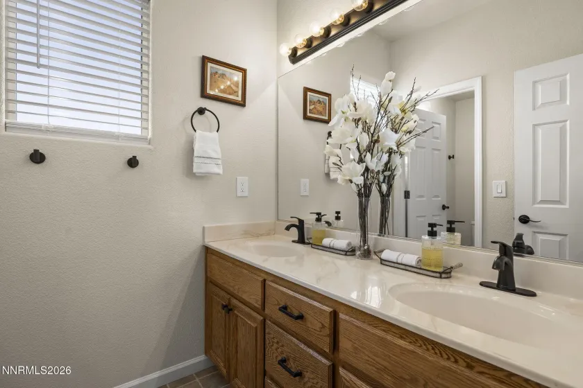 10541 Twin Bridges, Reno, Nevada 89521, 4 Bedrooms Bedrooms, ,3 BathroomsBathrooms,Residential,Residential,Twin Bridges,260004651