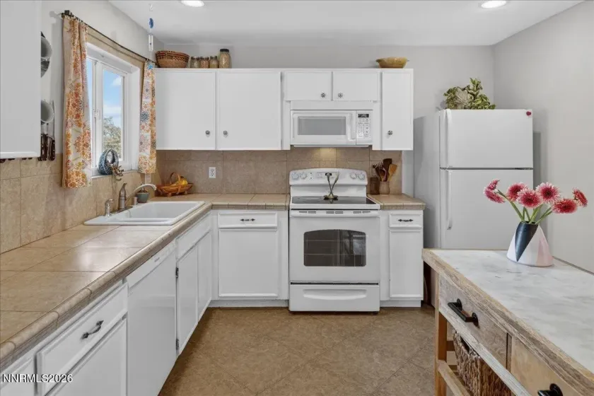 1385 Tioga, Reno, Nevada 89503, 3 Bedrooms Bedrooms, ,2 BathroomsBathrooms,Residential,Residential,Tioga,260004657