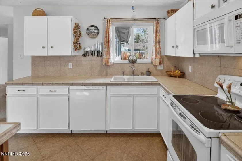 1385 Tioga, Reno, Nevada 89503, 3 Bedrooms Bedrooms, ,2 BathroomsBathrooms,Residential,Residential,Tioga,260004657