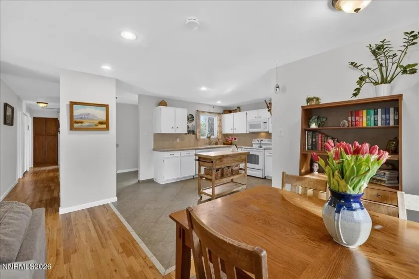 1385 Tioga, Reno, Nevada 89503, 3 Bedrooms Bedrooms, ,2 BathroomsBathrooms,Residential,Residential,Tioga,260004657