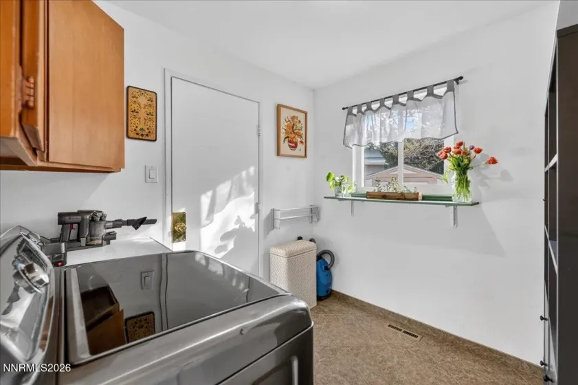 1385 Tioga, Reno, Nevada 89503, 3 Bedrooms Bedrooms, ,2 BathroomsBathrooms,Residential,Residential,Tioga,260004657