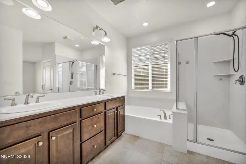 7027 Woodward, Sparks, Nevada 89436, 4 Bedrooms Bedrooms, ,2 BathroomsBathrooms,Residential,Residential,Woodward,260004674