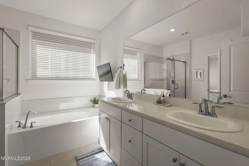 1135 Bravestone, Carson City, Nevada 89703, 4 Bedrooms Bedrooms, ,3 BathroomsBathrooms,Residential,Residential,Bravestone,260004681