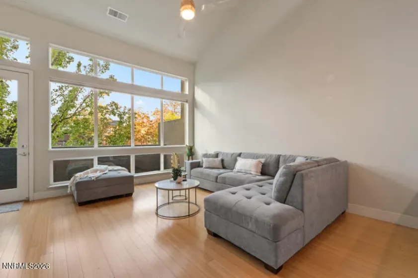 374 State, Reno, Nevada 89501, 2 Bedrooms Bedrooms, ,2 BathroomsBathrooms,Residential,Residential,State,260004698