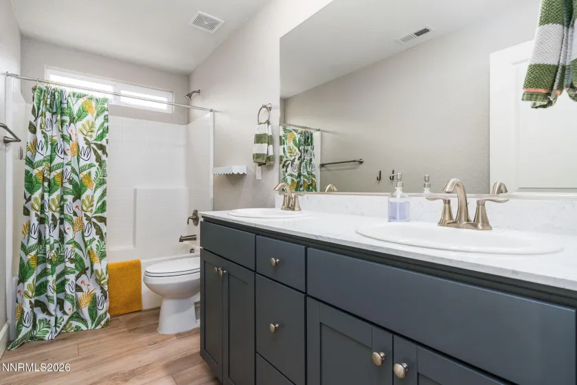 554 Fox Branch Drive, Sparks, Nevada 89441, 5 Bedrooms Bedrooms, ,3 BathroomsBathrooms,Residential,Residential,Fox Branch Drive,260004718