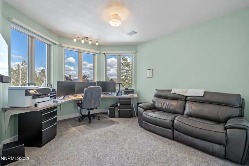 Guest Room 2/Office (1st Floor)