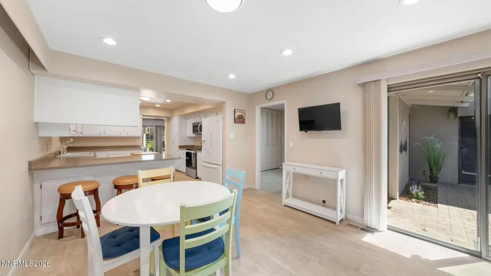 4920 Plumas, Reno, Nevada 89509, 2 Bedrooms Bedrooms, ,3 BathroomsBathrooms,Residential,Residential,Plumas,260004725