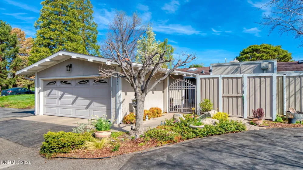 4920 Plumas, Reno, Nevada 89509, 2 Bedrooms Bedrooms, ,3 BathroomsBathrooms,Residential,Residential,Plumas,260004725