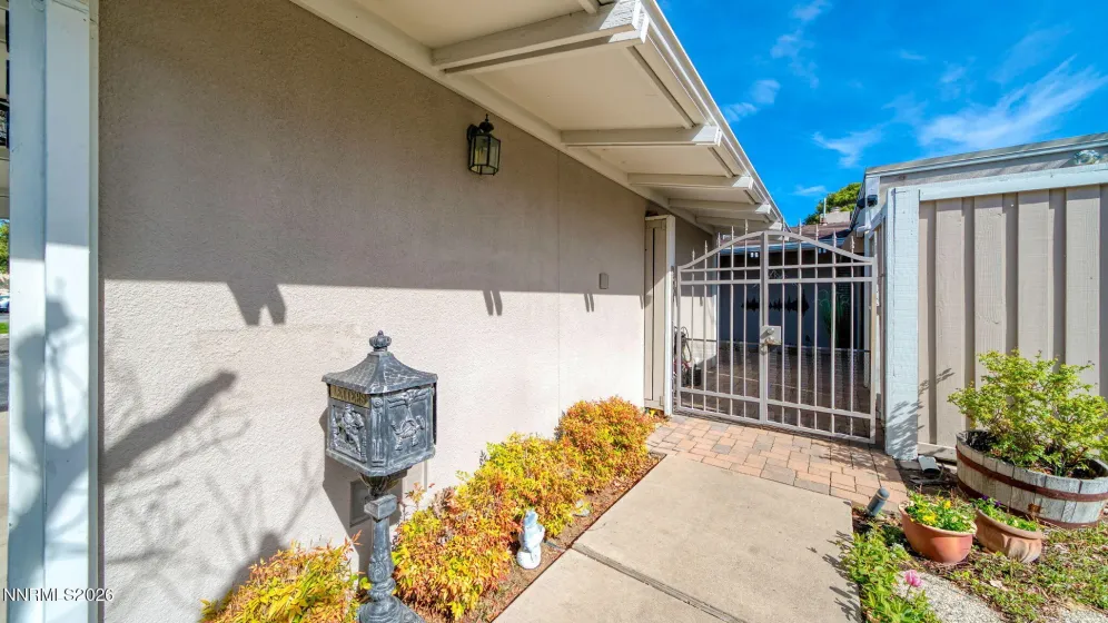 4920 Plumas, Reno, Nevada 89509, 2 Bedrooms Bedrooms, ,3 BathroomsBathrooms,Residential,Residential,Plumas,260004725