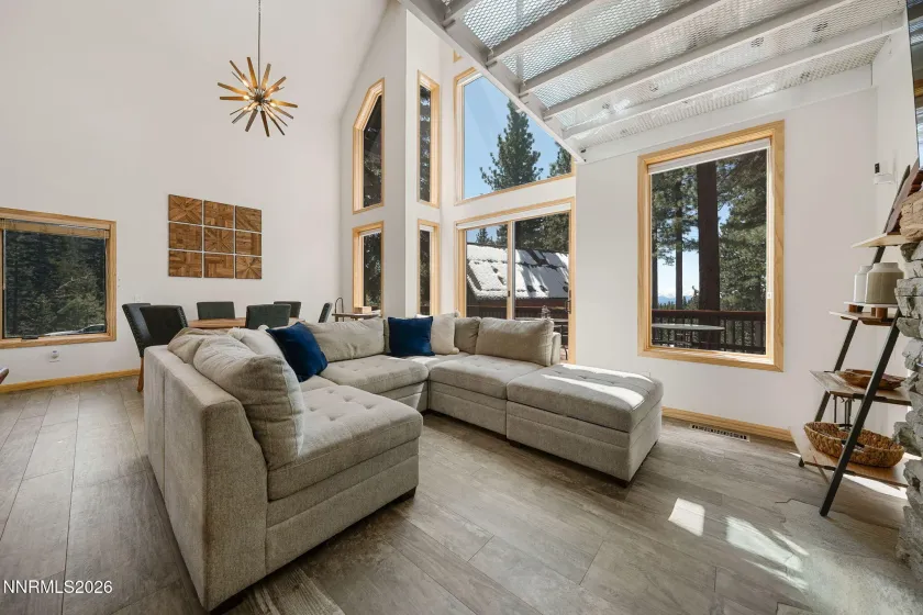 949 Dana, Incline Village, Nevada 89451, 3 Bedrooms Bedrooms, ,2 BathroomsBathrooms,Residential,Residential,Dana,260004741