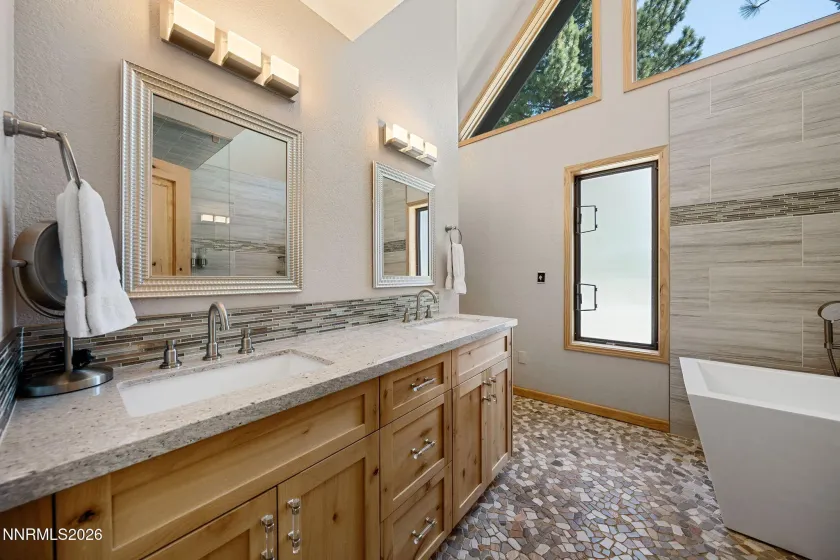 949 Dana, Incline Village, Nevada 89451, 3 Bedrooms Bedrooms, ,2 BathroomsBathrooms,Residential,Residential,Dana,260004741