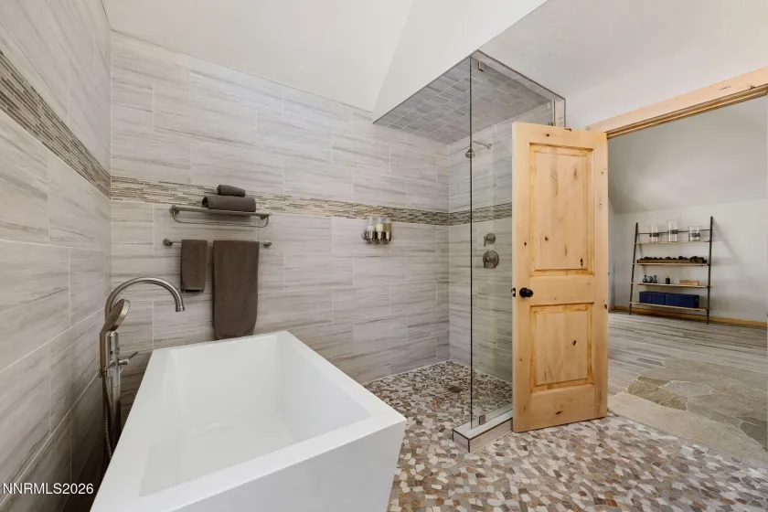 949 Dana, Incline Village, Nevada 89451, 3 Bedrooms Bedrooms, ,2 BathroomsBathrooms,Residential,Residential,Dana,260004741