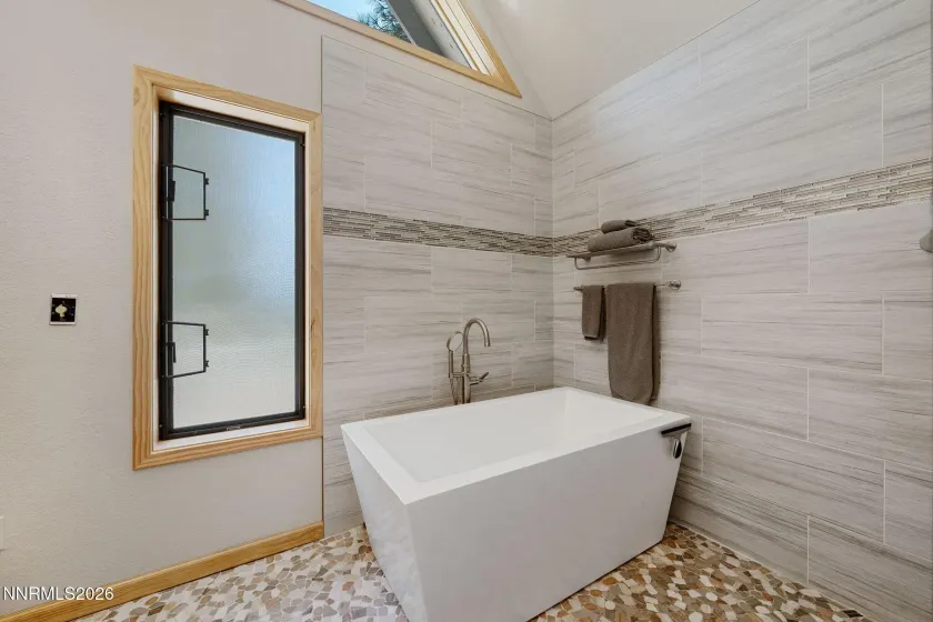 949 Dana, Incline Village, Nevada 89451, 3 Bedrooms Bedrooms, ,2 BathroomsBathrooms,Residential,Residential,Dana,260004741