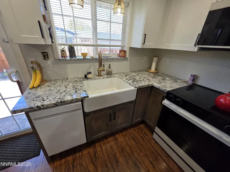 1390 Elges, Gardnerville, Nevada 89410, 3 Bedrooms Bedrooms, ,2 BathroomsBathrooms,Residential,Residential,Elges,260004745