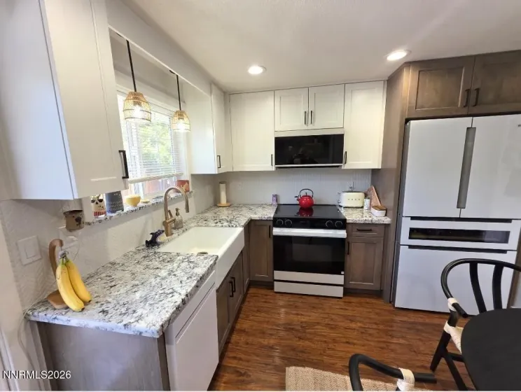 1390 Elges, Gardnerville, Nevada 89410, 3 Bedrooms Bedrooms, ,2 BathroomsBathrooms,Residential,Residential,Elges,260004745