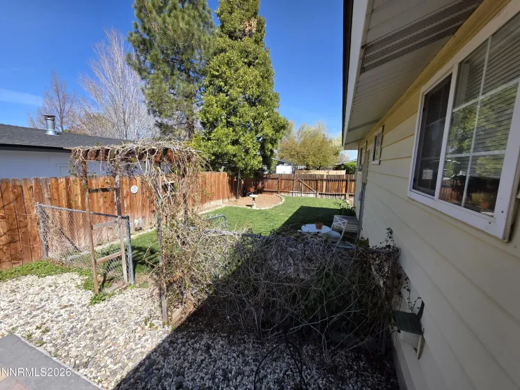 1390 Elges, Gardnerville, Nevada 89410, 3 Bedrooms Bedrooms, ,2 BathroomsBathrooms,Residential,Residential,Elges,260004745