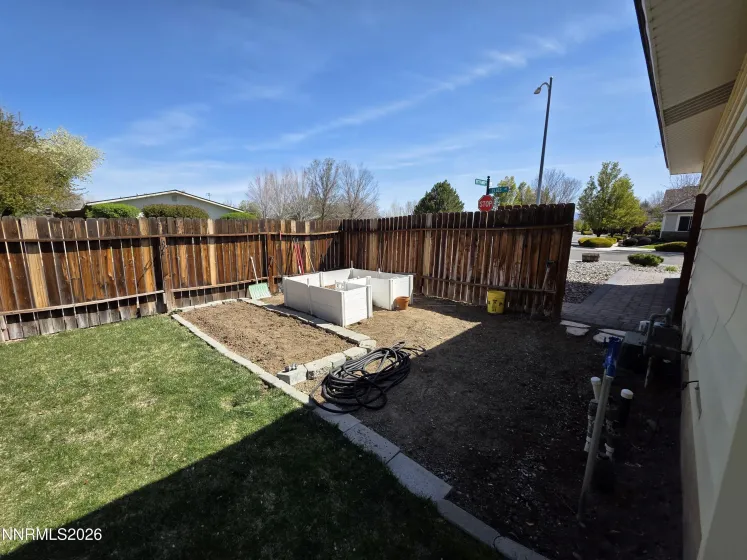 1390 Elges, Gardnerville, Nevada 89410, 3 Bedrooms Bedrooms, ,2 BathroomsBathrooms,Residential,Residential,Elges,260004745