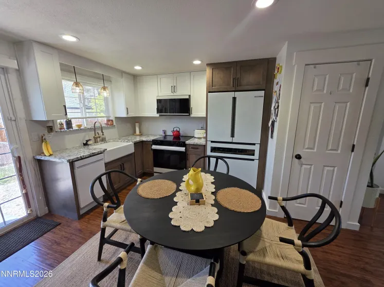 1390 Elges, Gardnerville, Nevada 89410, 3 Bedrooms Bedrooms, ,2 BathroomsBathrooms,Residential,Residential,Elges,260004745