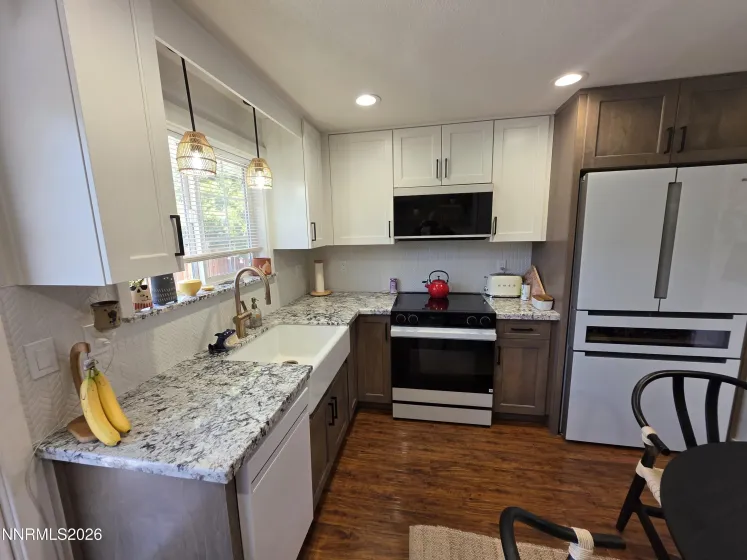 1390 Elges, Gardnerville, Nevada 89410, 3 Bedrooms Bedrooms, ,2 BathroomsBathrooms,Residential,Residential,Elges,260004745