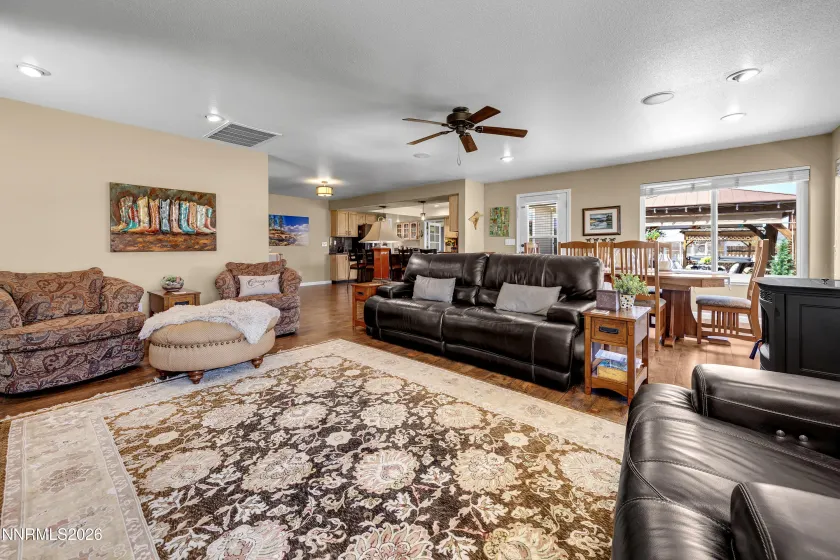 55 Geraldine, Sparks, Nevada 89441, 4 Bedrooms Bedrooms, ,3 BathroomsBathrooms,Residential,Residential,Geraldine,260004746