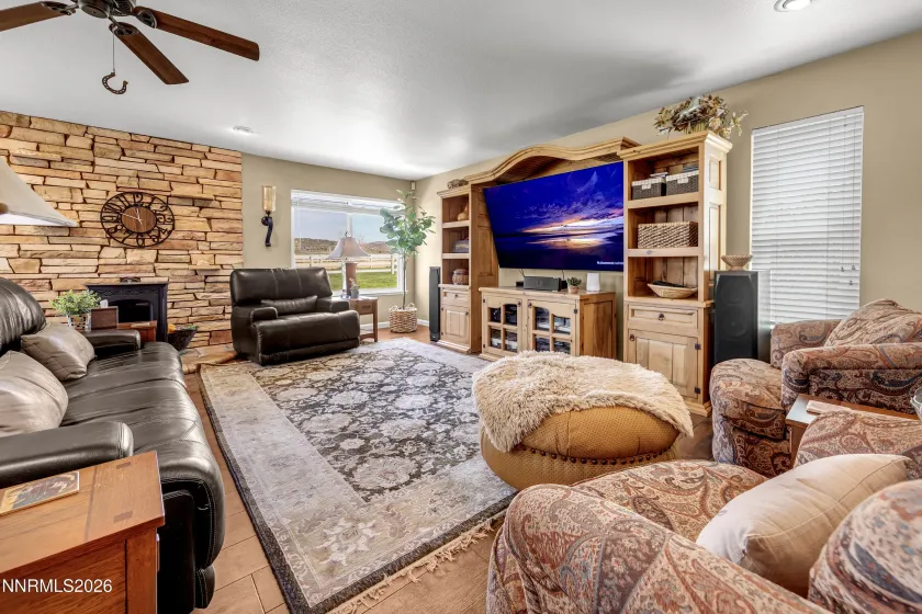 55 Geraldine, Sparks, Nevada 89441, 4 Bedrooms Bedrooms, ,3 BathroomsBathrooms,Residential,Residential,Geraldine,260004746