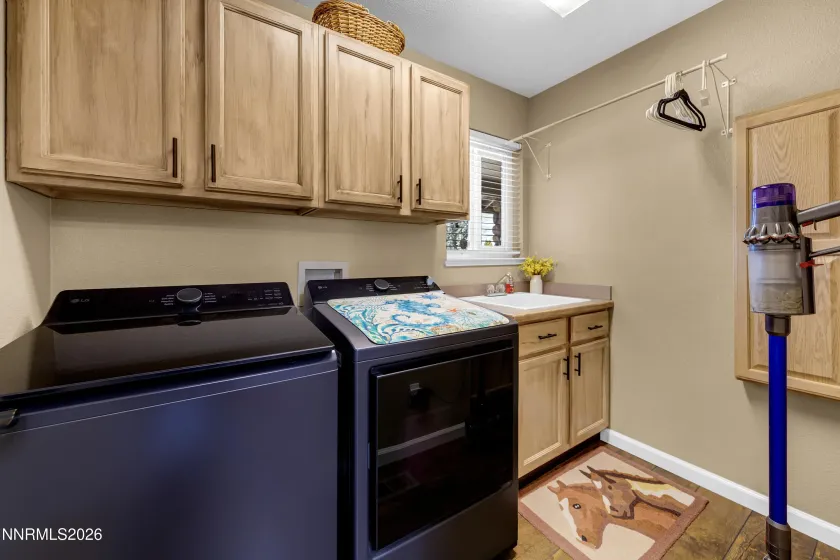 55 Geraldine, Sparks, Nevada 89441, 4 Bedrooms Bedrooms, ,3 BathroomsBathrooms,Residential,Residential,Geraldine,260004746