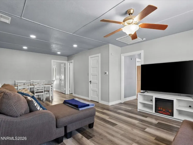 1350 Elmhurst, Lovelock, Nevada 89419, 3 Bedrooms Bedrooms, ,2 BathroomsBathrooms,Residential,Residential,Elmhurst,260004753