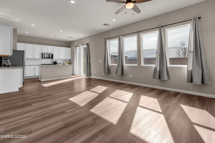 7609 Navasota, Sparks, Nevada 89436, 4 Bedrooms Bedrooms, ,3 BathroomsBathrooms,Residential,Residential,Navasota,260001480