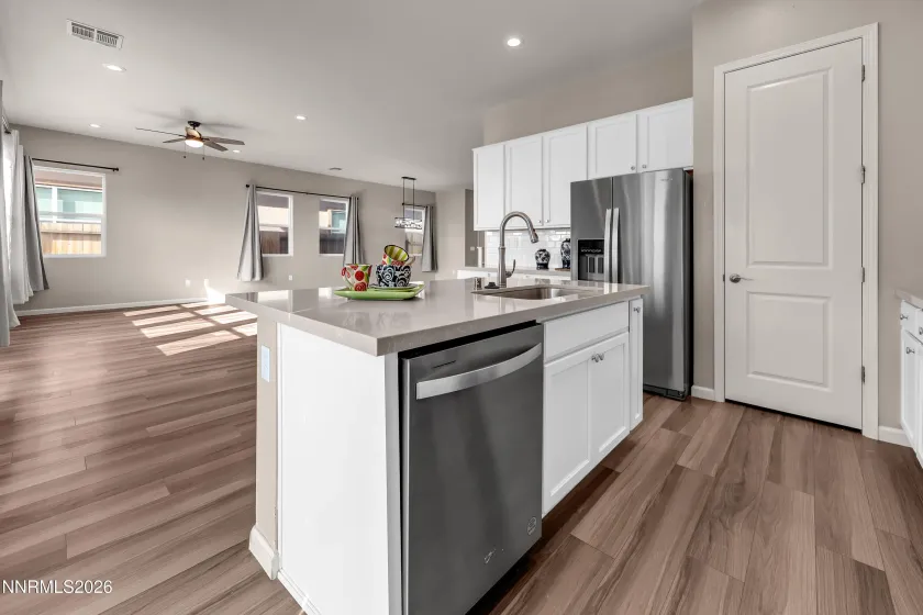 7609 Navasota, Sparks, Nevada 89436, 4 Bedrooms Bedrooms, ,3 BathroomsBathrooms,Residential,Residential,Navasota,260001480