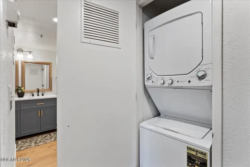 3095 Lakeside, Reno, Nevada 89509, 1 Bedroom Bedrooms, ,1 BathroomBathrooms,Residential,Residential,Lakeside,260004825