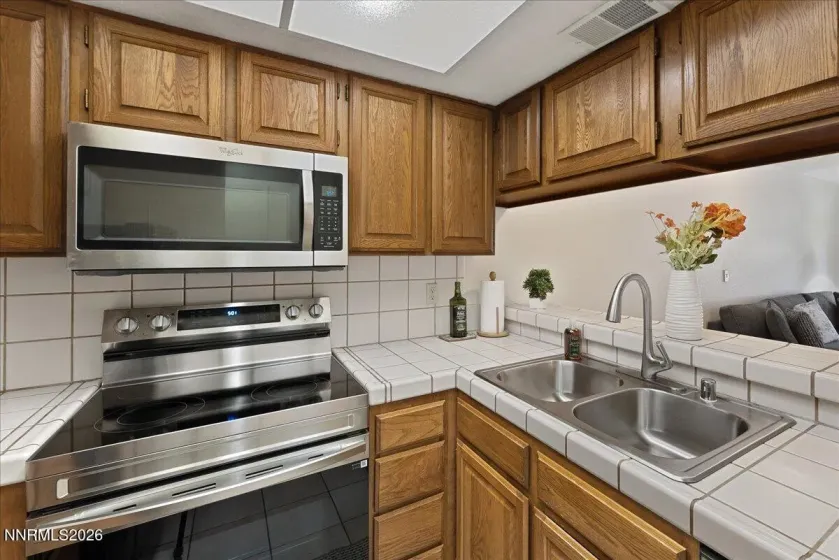 3095 Lakeside, Reno, Nevada 89509, 1 Bedroom Bedrooms, ,1 BathroomBathrooms,Residential,Residential,Lakeside,260004825