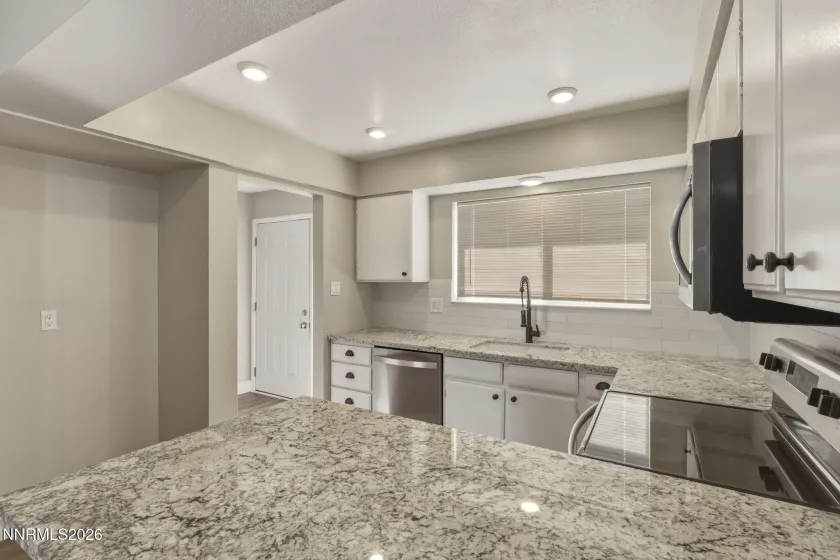 585 Smithridge, Reno, Nevada 89502, 2 Bedrooms Bedrooms, ,2 BathroomsBathrooms,Residential,Residential,Smithridge,260003779