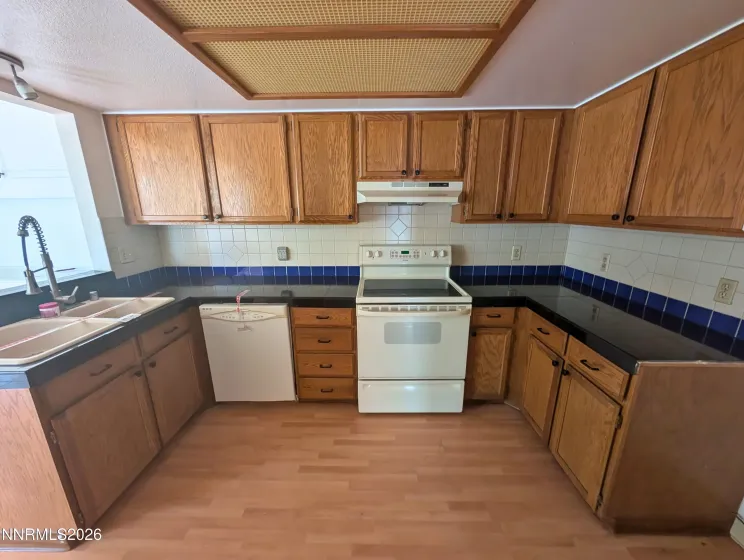 795 Kingston, Reno, Nevada 89511, 2 Bedrooms Bedrooms, ,2 BathroomsBathrooms,Residential,Residential,Kingston,260004838
