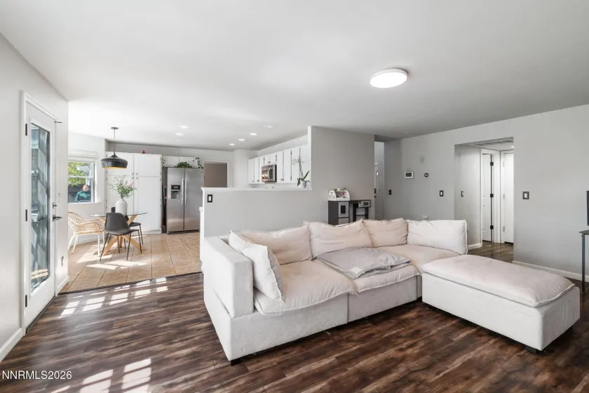 1025 Country Ridge, Sparks, Nevada 89434, 4 Bedrooms Bedrooms, ,3 BathroomsBathrooms,Residential,Residential,Country Ridge,260004841