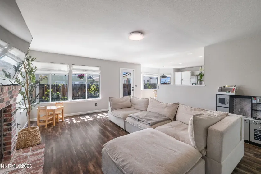 1025 Country Ridge, Sparks, Nevada 89434, 4 Bedrooms Bedrooms, ,3 BathroomsBathrooms,Residential,Residential,Country Ridge,260004841