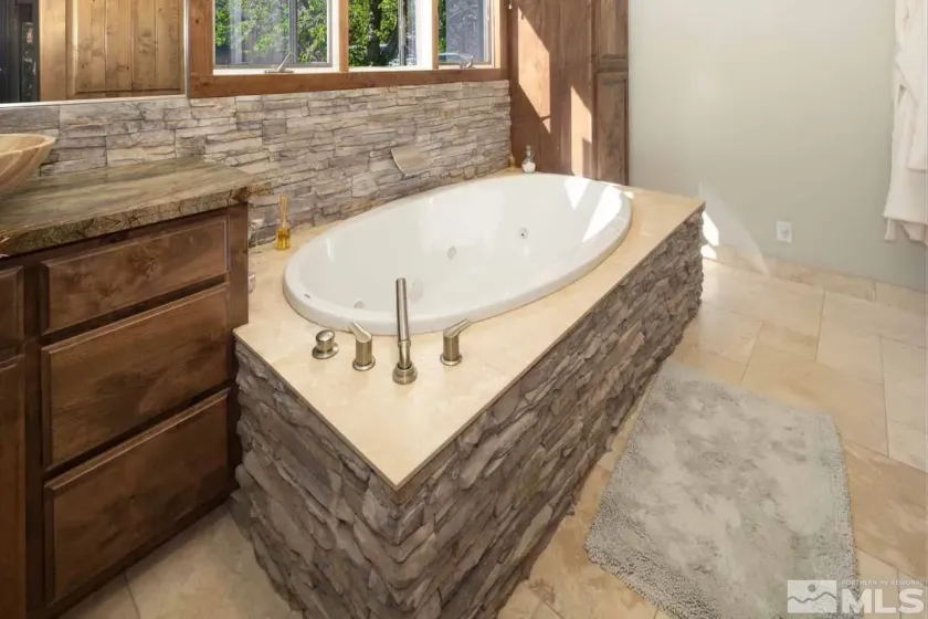 Main Bedroom ensuite bathroom