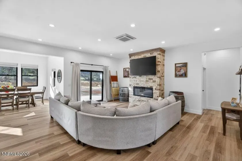 2320 Empire, Reno, Nevada 89521, 5 Bedrooms Bedrooms, ,3 BathroomsBathrooms,Residential,Residential,Empire,260004874