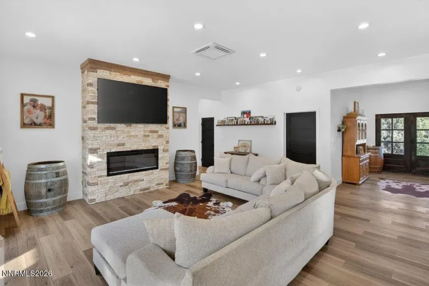 2320 Empire, Reno, Nevada 89521, 5 Bedrooms Bedrooms, ,3 BathroomsBathrooms,Residential,Residential,Empire,260004874