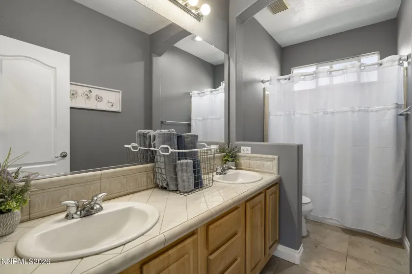 2808 Grosmont, Sparks, Nevada 89436, 4 Bedrooms Bedrooms, ,3 BathroomsBathrooms,Residential,Residential,Grosmont,260004881