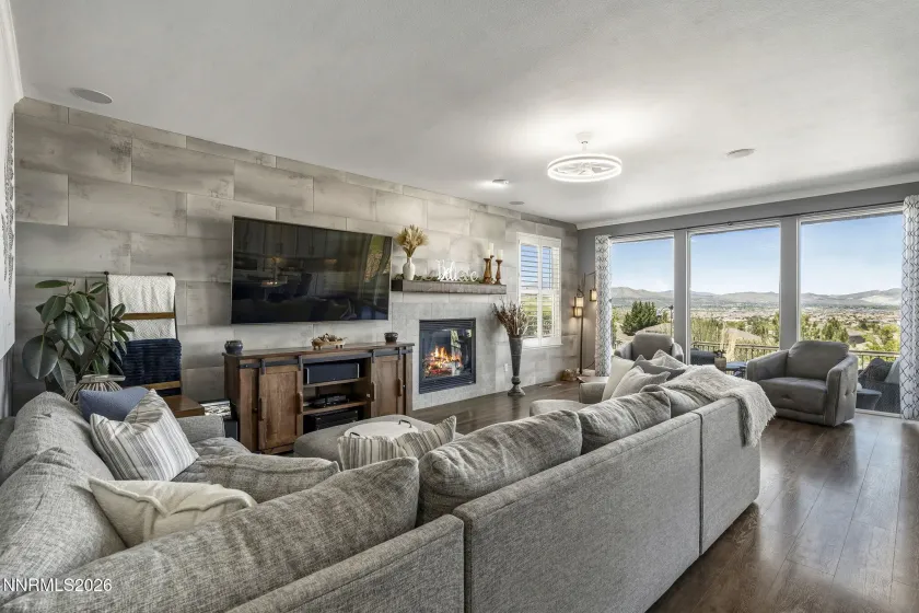 2808 Grosmont, Sparks, Nevada 89436, 4 Bedrooms Bedrooms, ,3 BathroomsBathrooms,Residential,Residential,Grosmont,260004881