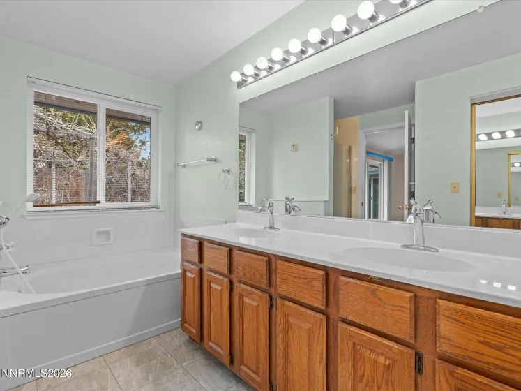 1281 Satellite, Sparks, Nevada 89436, 4 Bedrooms Bedrooms, ,2 BathroomsBathrooms,Residential,Residential,Satellite,260004884