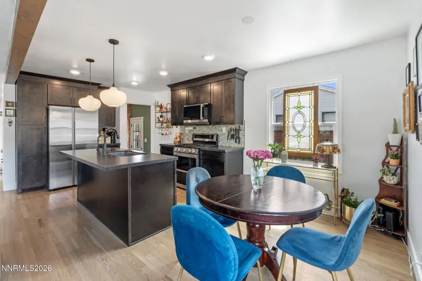 1530 Elmcrest, Reno, Nevada 89503, 5 Bedrooms Bedrooms, ,3 BathroomsBathrooms,Residential,Residential,Elmcrest,260004891