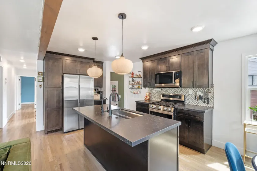 1530 Elmcrest, Reno, Nevada 89503, 5 Bedrooms Bedrooms, ,3 BathroomsBathrooms,Residential,Residential,Elmcrest,260004891