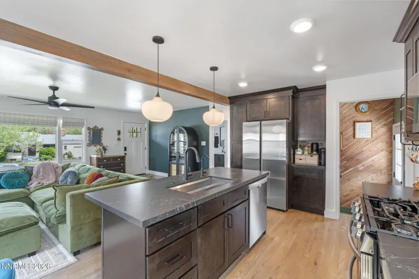 1530 Elmcrest, Reno, Nevada 89503, 5 Bedrooms Bedrooms, ,3 BathroomsBathrooms,Residential,Residential,Elmcrest,260004891